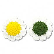 Crochet daisy White-Yellow-Green