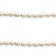 BQ Freshwater pearls oval 9-10mm Natural White
