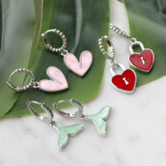 Inspirational Sets Making elegant earrings and necklaces with brass metal resin charms