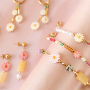 Inspirational Sets Jewellery inspiration with shell beads in flower shape