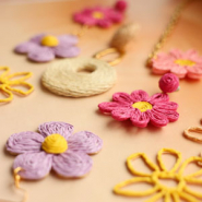 Inspirational Sets Create unique jewellery with raffia pendants and findings