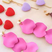 Inspirational Sets Mix & match: Create unique designs with acrylic beads and charms