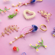 Inspirational Sets Create cheerful jewellery with crocheted glass beads