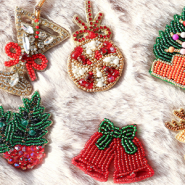 NEW Sparkling Christmas brooches with beads