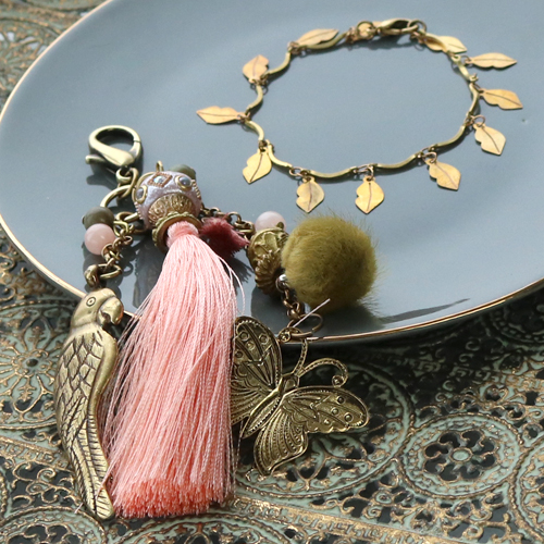 Jewellery of TQ metal with a classic look