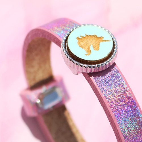 Kids inspiration with holographic Cuoio bracelets and unicorn details!