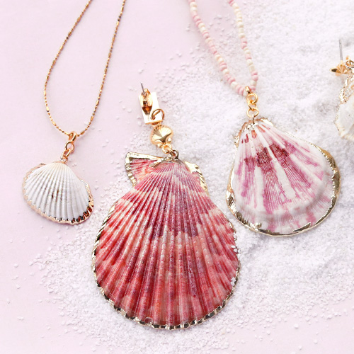 Create amazing jewellery and accessories with our new shell pendants and belcher chain!