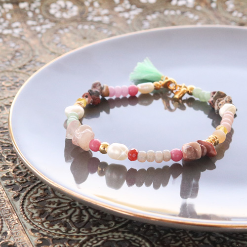 Are you in love with natural materials? Create jewellery with pretty Preciosa glass seed beads