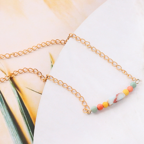 DIY: matching jewellery with Ibiza look made of natural stone beads jade