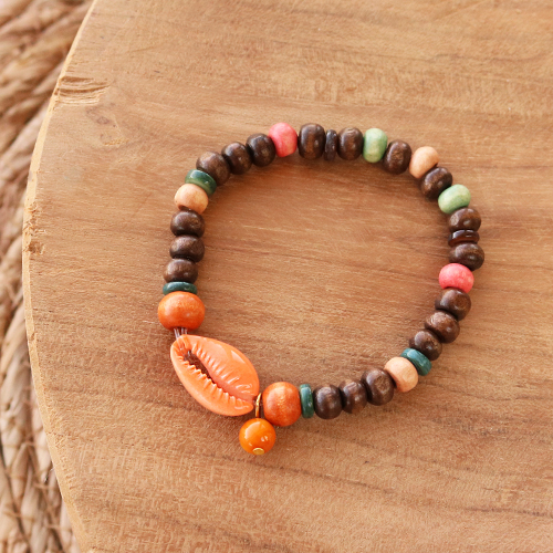 All natural! This is how you create the perfect bracelets with wooden beads
