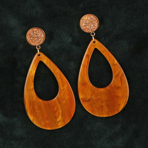 Get inspired: create super trendy earrings by using our resin pendants