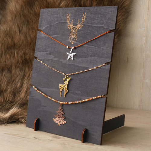 Do you need some inspiration? Discover how we make jewellery with Christmas charms.