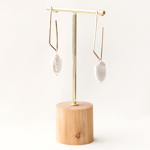 On to spring! : jewellery with freshwater pearls