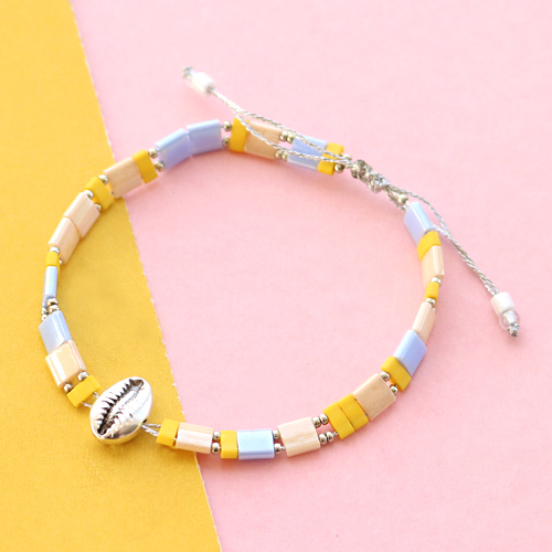 These earrings and bracelets can be made with Miyuki: 