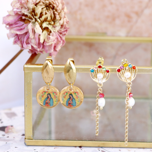 These trendy earrings can be made with the DQ European metal earring findings: