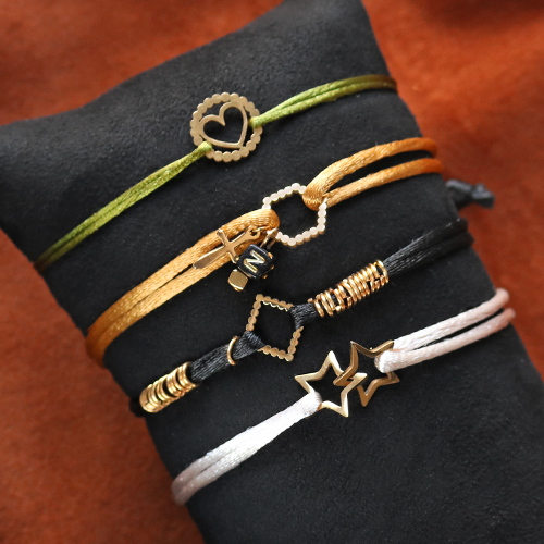 This is how you use stainless steel connectors to create trendy jewellery: