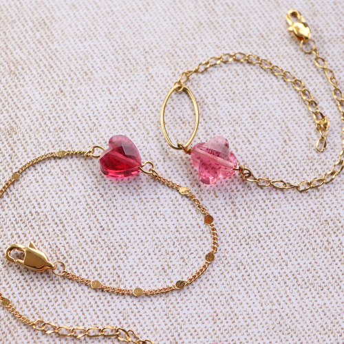 These cute bracelets are made with the latest fashion faceted beads: