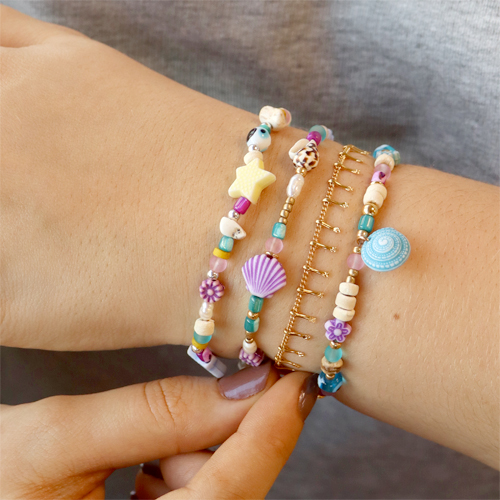 Read here how to make cheerful bracelets with the sea life and flower acrylic beads 