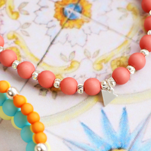 Make colourful bracelets with acrylic beads!