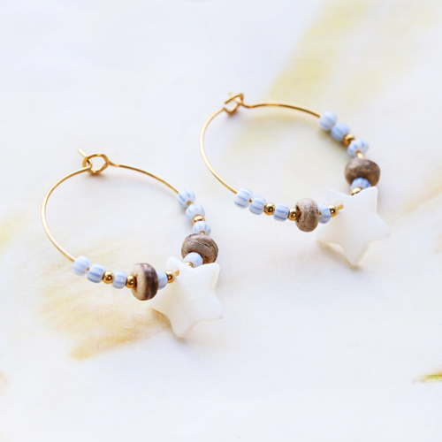 Design summery jewellery with the new collection of shell pendants