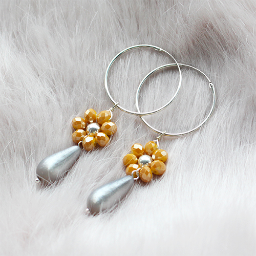 Inspiration to create female earrings and necklaces