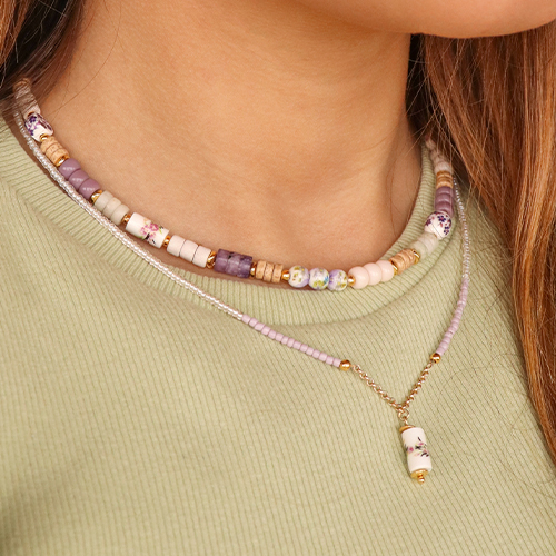 Design chic earrings and necklaces