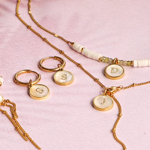 Create personal jewellery with stainless steel shell charms