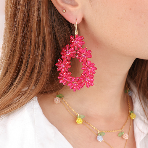 How to use faceted flowers and berries in your collection