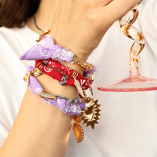 This is how you make jewellery with bandanas