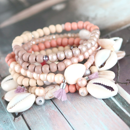 These beachy jewellerys can be made with our new pearl shine glassbeads!