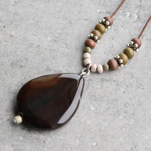 This jewellery is made with our new winter colours wooden beads for a new look!