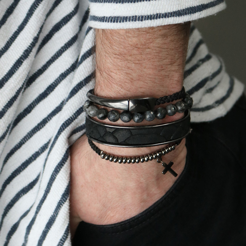 Create cool winter jewellery for men with our natural stone beads, DQ metal and leather