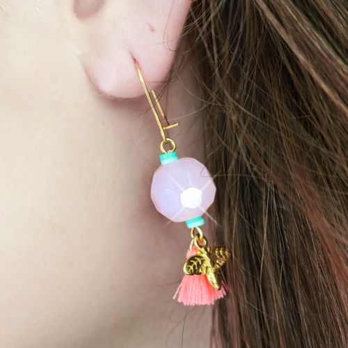 Create your own trendy pair of earrings or just shop in our ready-made collection of trendy earrings!