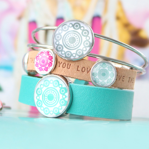 These trendy jewellery with basic Dutch design cabochons are super fun!