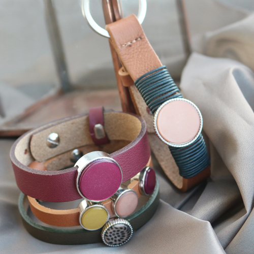 Yes, the Cuoio trends for this fall have arrived! Fashion the most amazing bracelets and keychains.