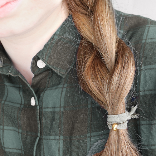 Create lovely bracelets with elastic Ibiza ribbon for your winter look!