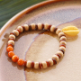 All natural! This is how you create the perfect bracelets with wooden beads