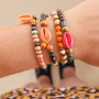 All natural! This is how you create the perfect bracelets with wooden beads