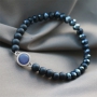 Stylish jewellery with acrylic beads and diverse stringing materials in dark tones like blue and anthracite. 