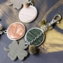 Design trendy keychains with new DQ leather pendants in clover shape 
