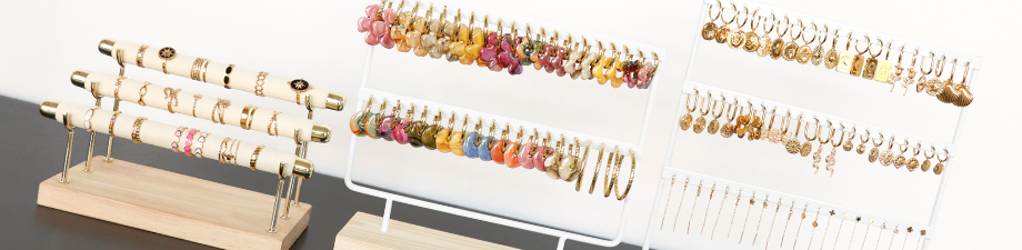 Assorted contemporary jewellery