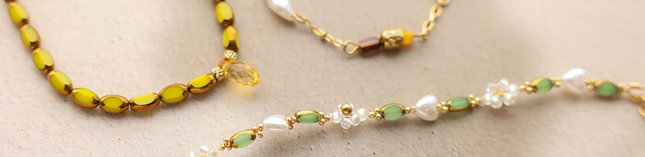 Discover now! New oval glass beads with gold rim Discover now! New oval glass beads with gold rim