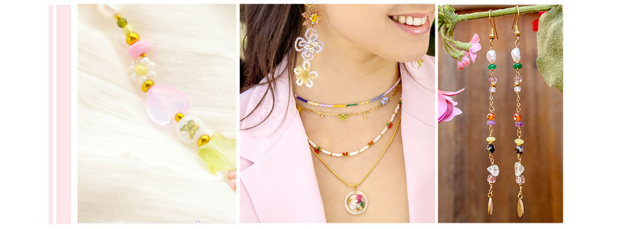 glass rocailles beads